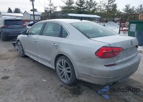 2016 Volkswagen Passat 1.8T R-Line z USA, uszkodzony, nr VIN 1VWAT7A30GC061108